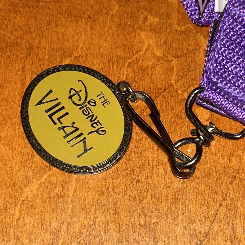 DISNEY CATALOG-VILLAINS‎ LANYARD PIN SET Of 9 PINS + LANYARD F1